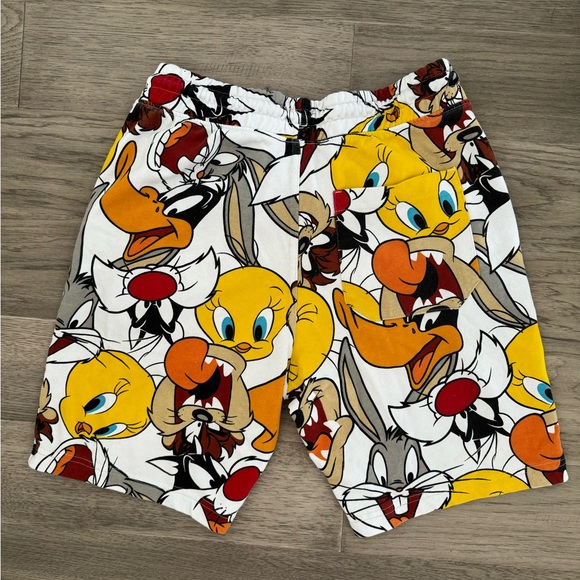 H&M Looney Tunes Shorts - Picture 3 of 5
